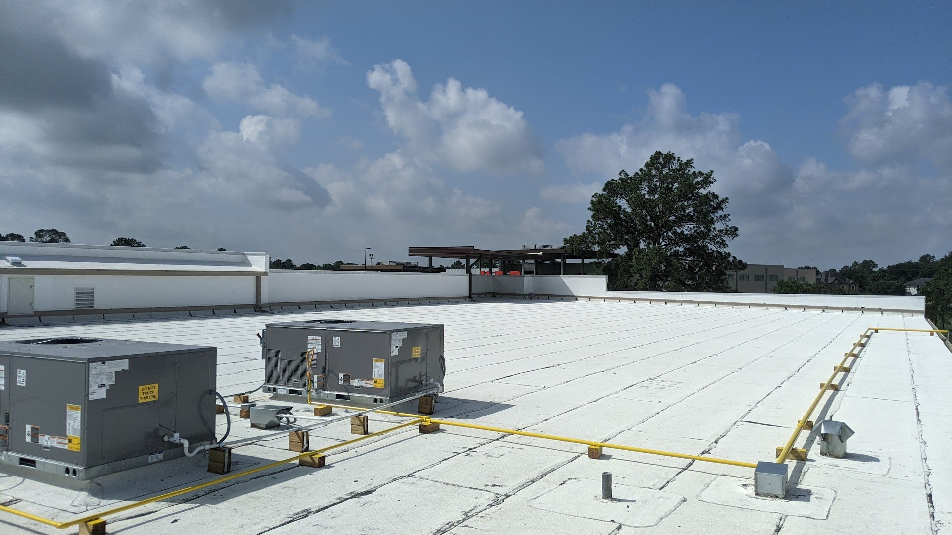Commercial rooftop air conditioning units